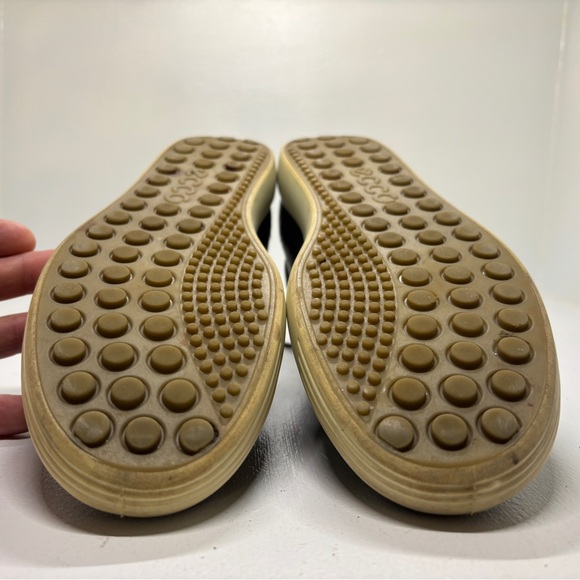 Ecco Black and White Leather Sneakers with Sleek Design - Picture 8 of 9